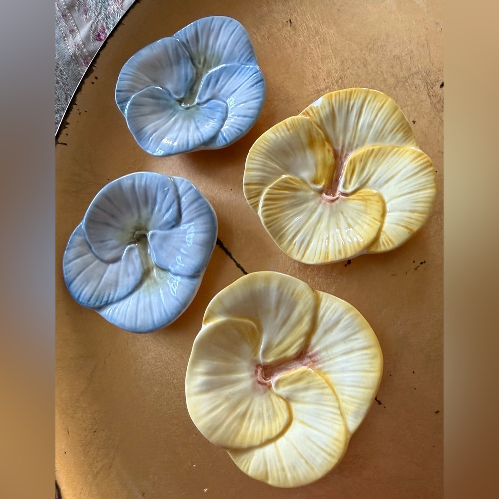 Set of 4 pansy flower(2 blue & 2 yellow) for decoration,trinket dish or tsp rest